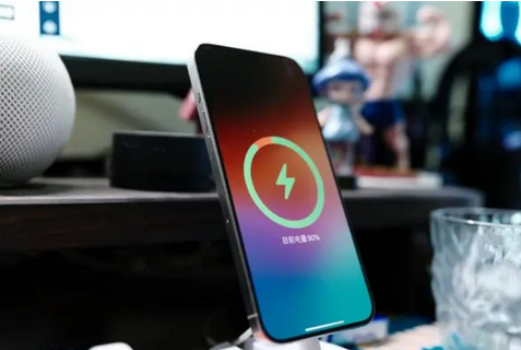 奉节苹果15换屏服务分享用什么充电器给iPhone15充电更好 